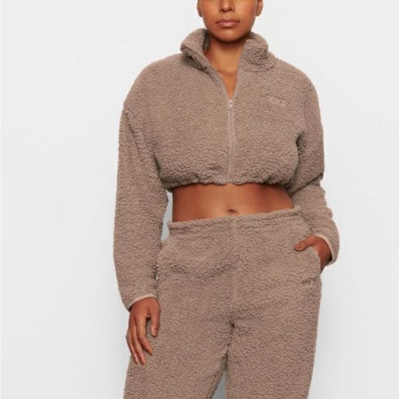 SKIMS Jackets & Blazers - NWT SKIMS Dessert Teddy Pile High Fleece Crop Zip Up Jacket